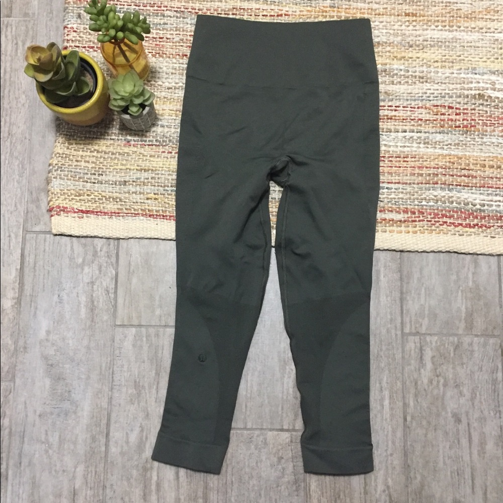 Lululemon Zone In Crop - Picture 4 of 7